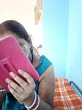 Snapshot of reemacouple007 chatting on 10/25/25, 07:27 reemacouple007 online show from 10/25/25, 07:27