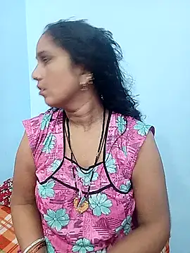 Snapshot of reemacouple007 chatting on 10/28/25, 06:06 reemacouple007 online show from 10/28/25, 06:06