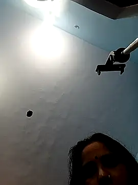 Snapshot of reemacouple007 chatting on 10/28/25, 06:10 reemacouple007 online show from 10/28/25, 06:10