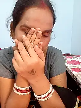 Snapshot of reemacouple007 chatting on 11/08/25, 07:52 reemacouple007 online show from 11/08/25, 07:52