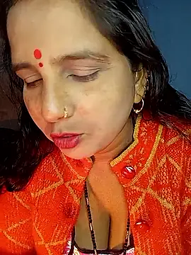 Snapshot of reemacouple007 chatting on 11/12/25, 07:46 reemacouple007 online show from 11/12/25, 07:46