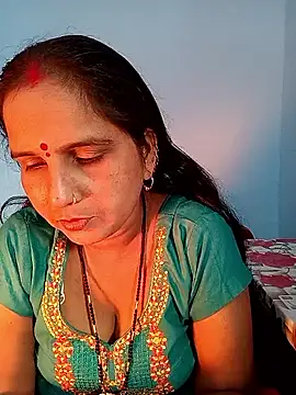 Snapshot of reemacouple007 chatting on 11/13/25, 08:57 reemacouple007 online show from 11/13/25, 08:57