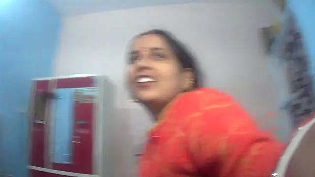 Snapshot of reemacouple007 chatting on 11/14/25, 04:11 reemacouple007 online show from 11/14/25, 04:11