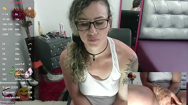 Snapshot of ViickySexy chatting on 03/10/25, 10:55 ViickySexy online show from 03/10/25, 10:55