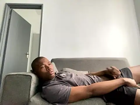 liluxxx32 online show from 01/19/26, 06:17