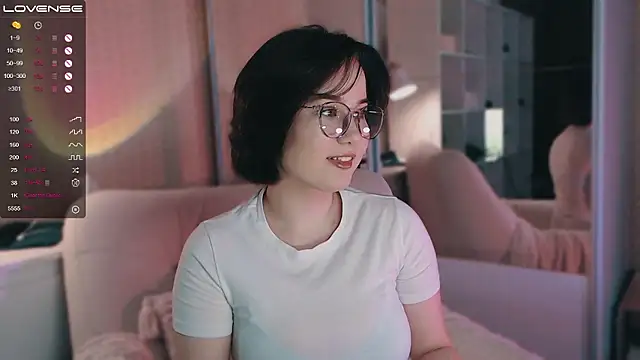 LissaLarsson  online show from 12/04/24, 05:11