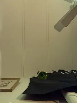 BobbyQ29 online show from 12/02/25, 04:18