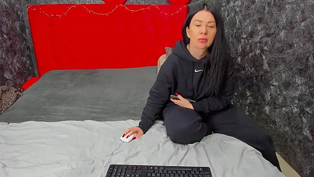 Snapshot of LayaFlow chatting on 12/13/24, 08:30 LayaFlow online show from 12/13/24, 08:30