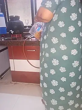 Snapshot of Ravina_patil1 chatting on 02/07/25, 11:01 Ravina patil1 online show from 02/07/25, 11:01