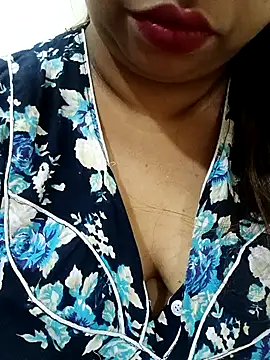 Snapshot of Ravina_patil1 chatting on 12/17/25, 02:56 Ravina patil1 online show from 12/17/25, 02:56