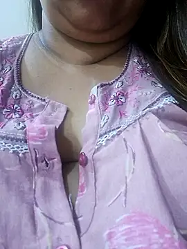 Snapshot of Ravina_patil1 chatting on 12/19/25, 10:28 Ravina patil1 online show from 12/19/25, 10:28