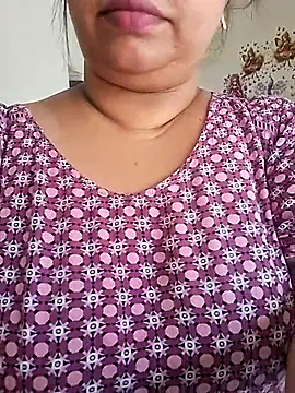 Snapshot of Ravina_patil1 chatting on 06/07/26, 07:12 Ravina patil1 online show from 06/07/26, 07:12