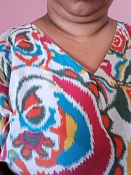 Snapshot of Ravina_patil1 chatting on 06/15/26, 07:10 Ravina patil1 online show from 06/15/26, 07:10