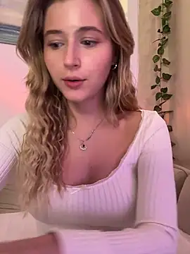 LunaRase online show from 12/09/24, 06:25