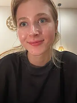 LunaRase online show from 03/03/25, 02:04