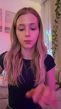 LunaRase online show from 10/28/25, 03:25