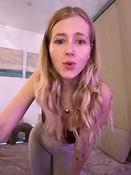 LunaRase online show from 11/09/25, 03:32