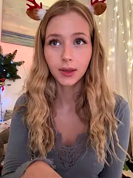 LunaRase online show from 12/21/25, 10:44