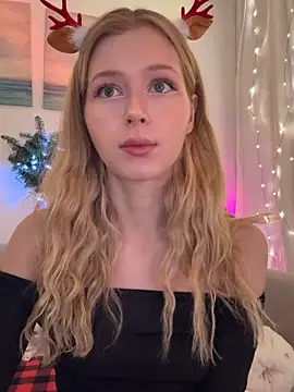 LunaRase online show from 12/22/25, 02:03