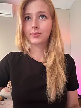 LunaRase online show from 03/23/26, 08:29