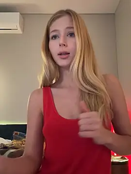 LunaRase online show from 04/10/26, 05:45