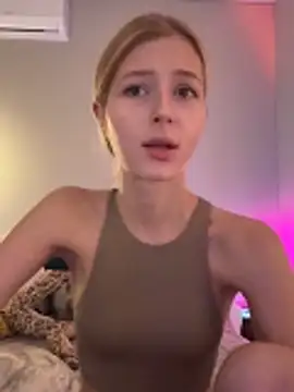 LunaRase online show from 04/17/26, 05:32