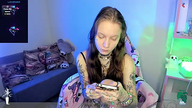 Mary Xextra online show from 10/31/25, 01:06