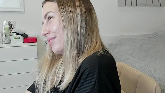 Mia shy1 online show from 01/04/25, 09:54