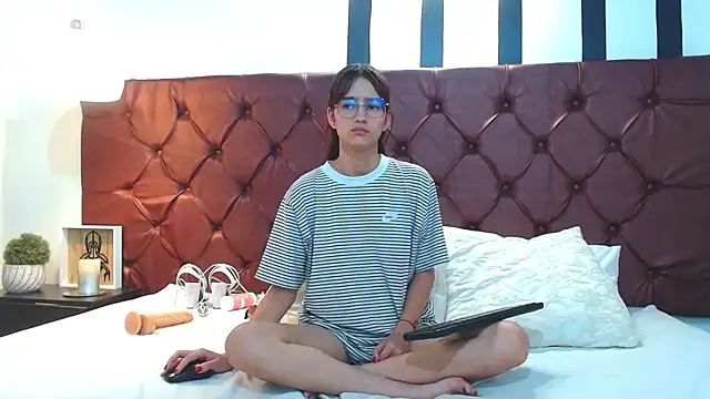 MelodyMansson online show from 02/20/25, 08:03