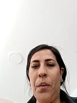 Snapshot of Lena-32 chatting on 12/17/25, 07:09 Lena-32 online show from 12/17/25, 07:09