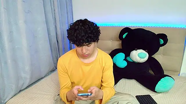 Snapshot of _nickconnor01 chatting on 12/29/24, 01:34 nickconnor01 online show from 12/29/24, 01:34