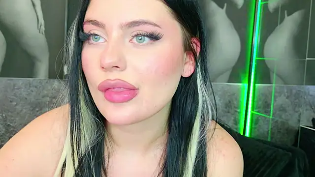 Snapshot of celia_chanel chatting on 03/14/25, 02:30 celia chanel online show from 03/14/25, 02:30