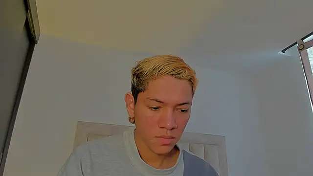 JulianRose 1 online show from 11/24/25, 01:33