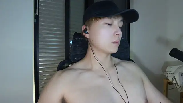 Snapshot of Tkcqcc chatting on 03/02/25, 03:37 Tkcqcc online show from 03/02/25, 03:37