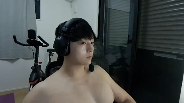 Snapshot of Tkcqcc chatting on 09/25/25, 02:10 Tkcqcc online show from 09/25/25, 02:10