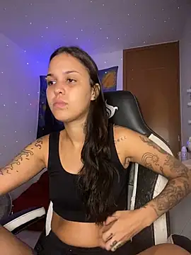 Snapshot of poliannaxx chatting on 12/19/24, 10:42 poliannaxx online show from 12/19/24, 10:42