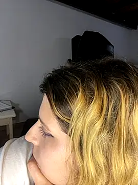 Snapshot of FlorBich chatting on 09/19/25, 10:10 FlorBich online show from 09/19/25, 10:10