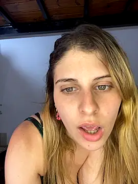 Snapshot of FlorBich chatting on 11/20/25, 02:56 FlorBich online show from 11/20/25, 02:56