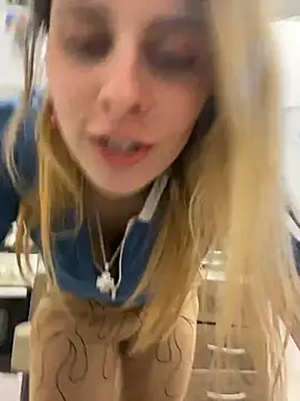 Snapshot of FlorBich chatting on 11/30/25, 06:28 FlorBich online show from 11/30/25, 06:28