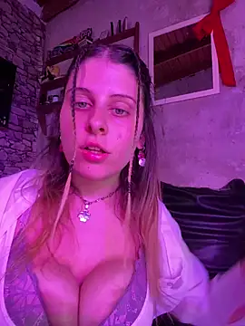Snapshot of FlorBich chatting on 05/19/26, 11:44 FlorBich online show from 05/19/26, 11:44