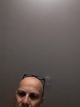 Snapshot of wedge75 chatting on 11/14/25, 06:06 wedge75 online show from 11/14/25, 06:06