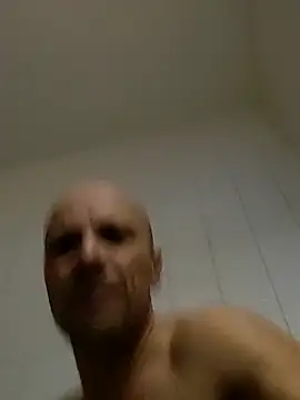 Snapshot of wedge75 chatting on 11/28/25, 06:43 wedge75 online show from 11/28/25, 06:43