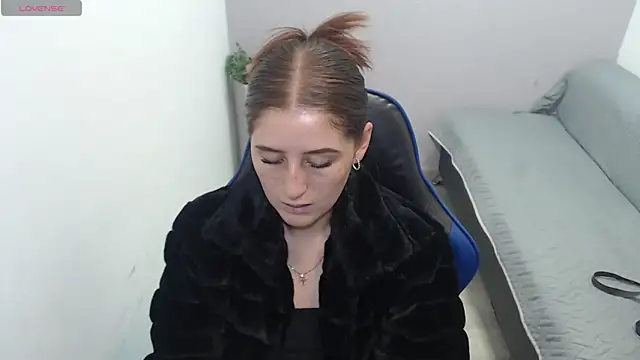 valerie diaz1 online show from 10/18/25, 01:34