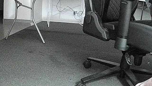 Nice8inchaussie online show from 11/30/25, 06:12