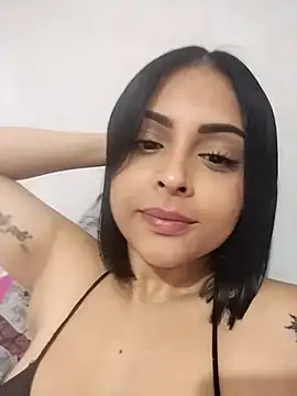 Snapshot of MelannyBell chatting on 10/04/25, 09:02 MelannyBell online show from 10/04/25, 09:02