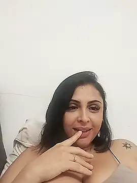 Snapshot of MelannyBell chatting on 12/15/25, 06:23 MelannyBell online show from 12/15/25, 06:23