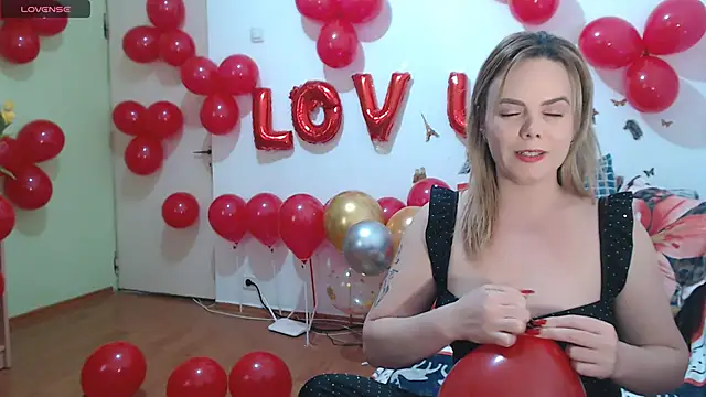 Snapshot of hotmilf4uxxx chatting on 02/14/26, 11:51 hotmilf4uxxx online show from 02/14/26, 11:51