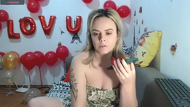 Snapshot of hotmilf4uxxx chatting on 02/20/26, 11:22 hotmilf4uxxx online show from 02/20/26, 11:22