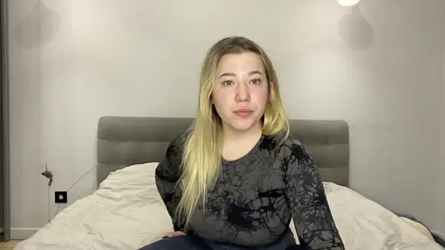 Embersweetbunny online show from 12/16/25, 06:07