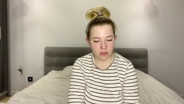 Embersweetbunny online show from 12/19/25, 06:20